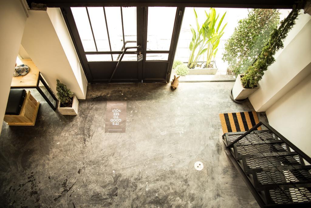 The Rabbit'S Hole Hostel Bangkok Exteriör bild