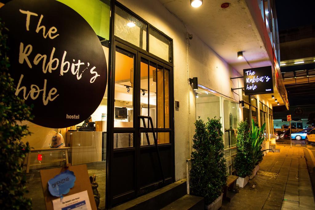 The Rabbit'S Hole Hostel Bangkok Exteriör bild